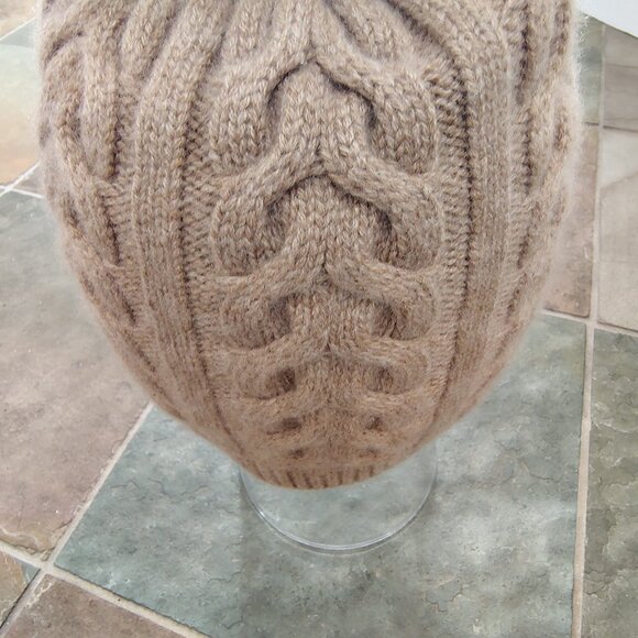 Amicale 100% Cashmere Hat main image 4